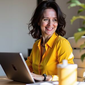 Nicole Angela Buck nutzt Hedy.ai für strategische Meeting-Effizienz – KI-Assistentin für klares Kommunikationsmanagement